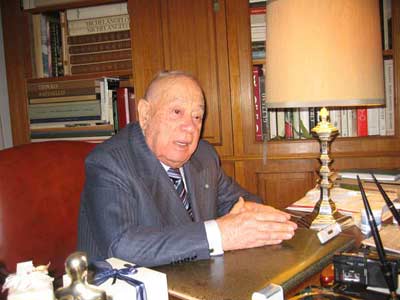Remo Gaspari nel suo studio nel 2008