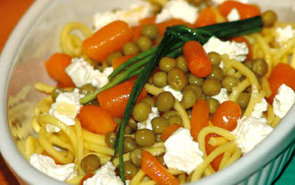 Pasta alla chitarra abruzzese con carote e piselli