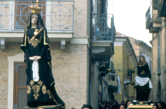 Pasqua in Abruzzo, incontro dei Santi a  Lanciano