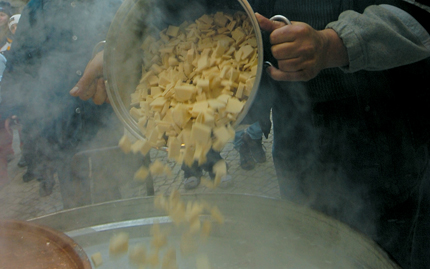 La cottura delle sagne a Scanno