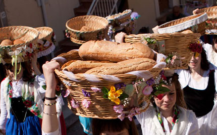 I canestri con il pane di Santa Gemma a Goriano Sicoli