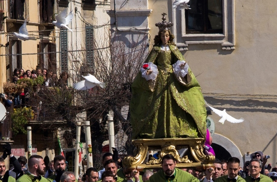 Sulmona la Madonna che scappa